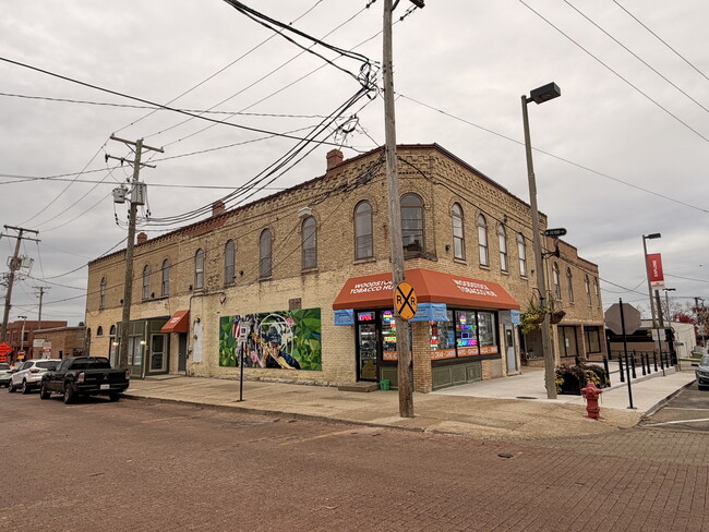 Building Photo - 226 N Benton St Unit 3