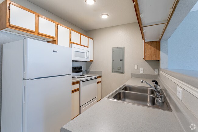 1BR, 1BA - 850 SF - The Vineyards at Jones Road