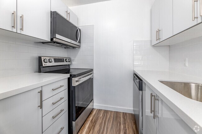 1BR, 1BA - 650SF - Kitchen - 80 Guestville Ave