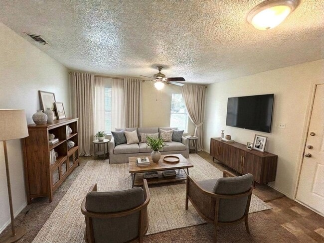 Building Photo - 3607 Bremen Ave Unit 2