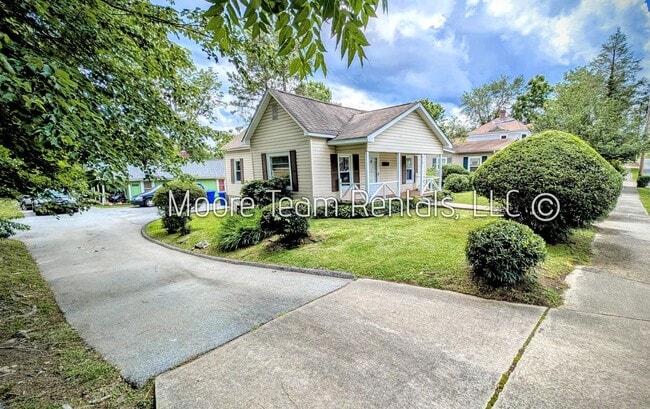 Building Photo - 2 Bed House with Washer/Dryer