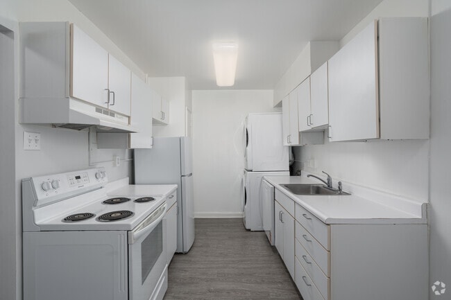 1BR, 1BA - 768SF - Kitchen