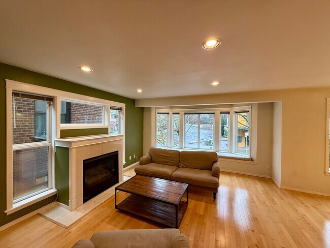 Photo - 1629 Queen Anne Ave N Unit 202