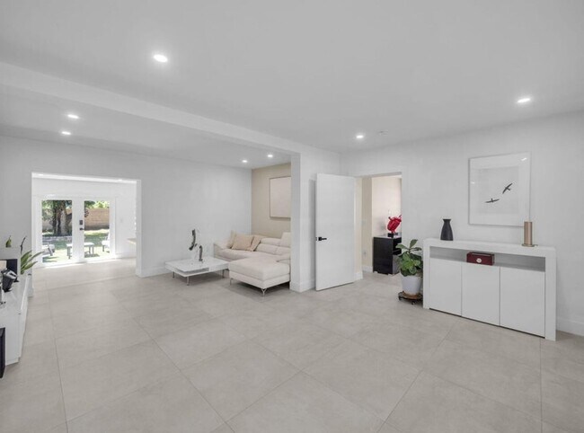 Photo - 520 NE 135th St