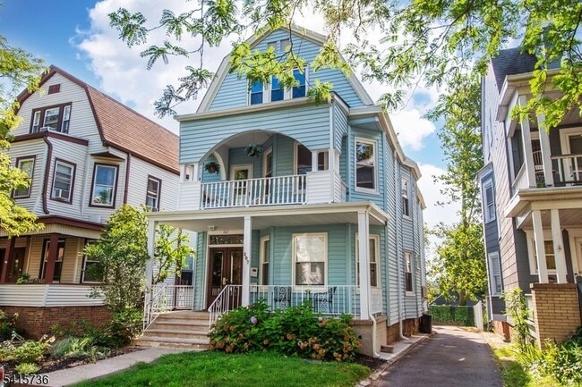 Building Photo - 207 Hillside Ave Unit 1