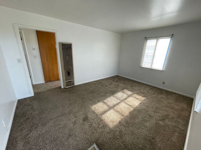 Photo - Cute 2 bedroom Duplex For Rent!!