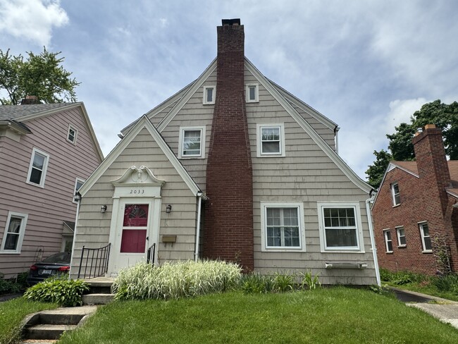 Building Photo - 2033 Perth St Unit House