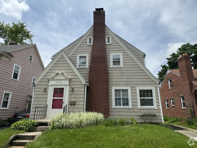 Building Photo - 2033 Perth St Unit House