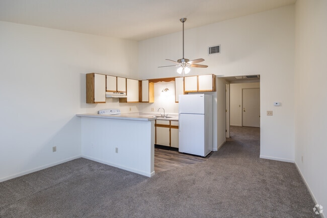 1BR Arbor - Dining/Entry