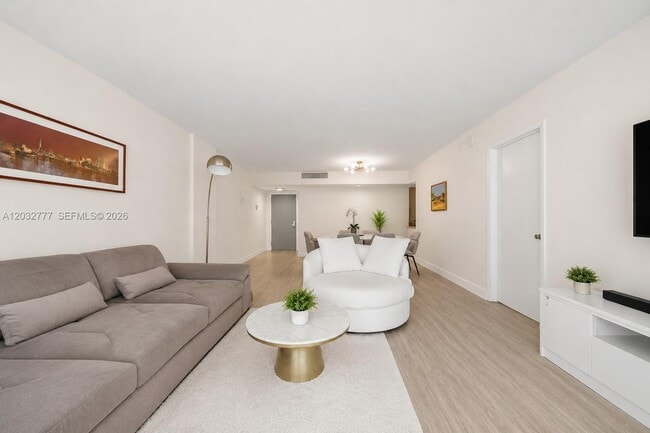 Photo - 780 NE 69th St Unidad 505