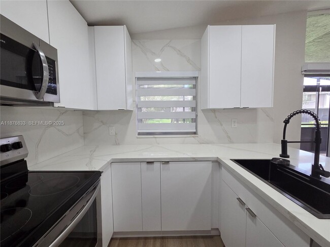 Photo - 15798 Woodgate Ct