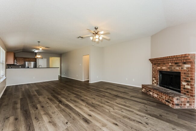Photo - 1711 Venus Dr W