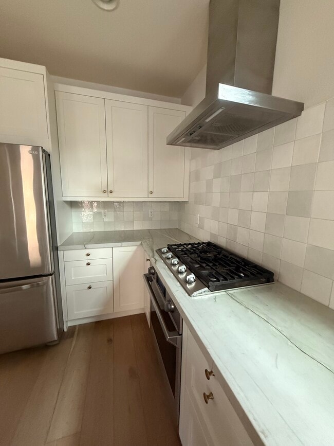 Photo - 7468 Morisset Ave