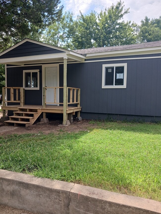 Photo - 819 S Elm Ave