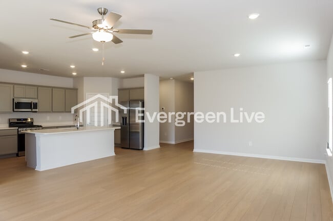 Photo - 158 Fenwick Pl