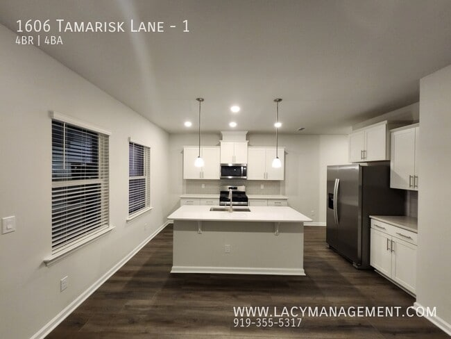 Photo - 1606 Tamarisk Ln