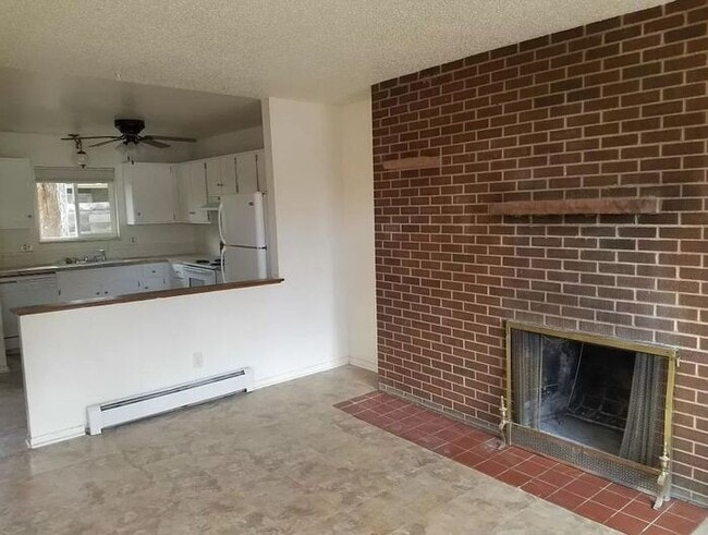 Photo - Beautiful 2 Bedroom Town Home! INCLUDED IN RENT: Water/Sewer/Gas/Trash