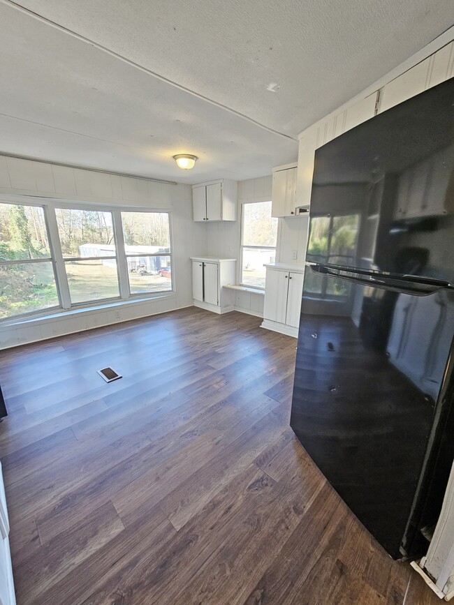 Photo - 412 McElhaney Rd