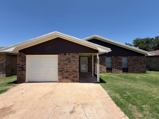 Building Photo - House Located On Cul-De-Sac & Minutes From Several Take Out Spots & W. Loop 289!