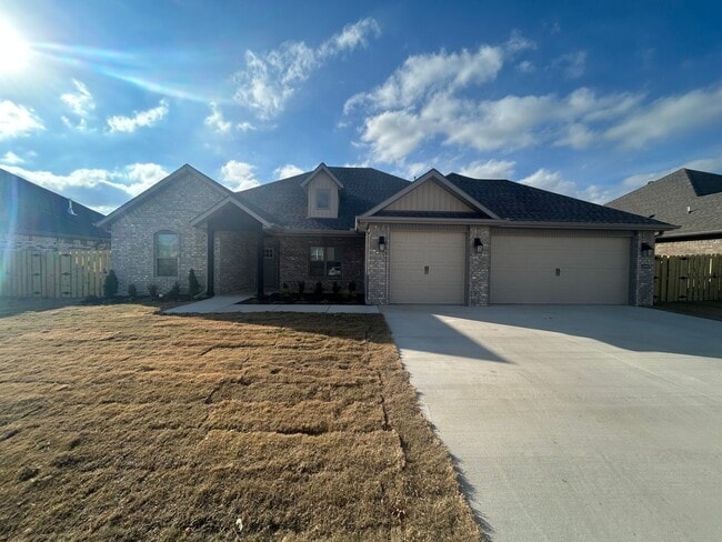 Building Photo - Beautiful Modern Home in Pea Ridge!