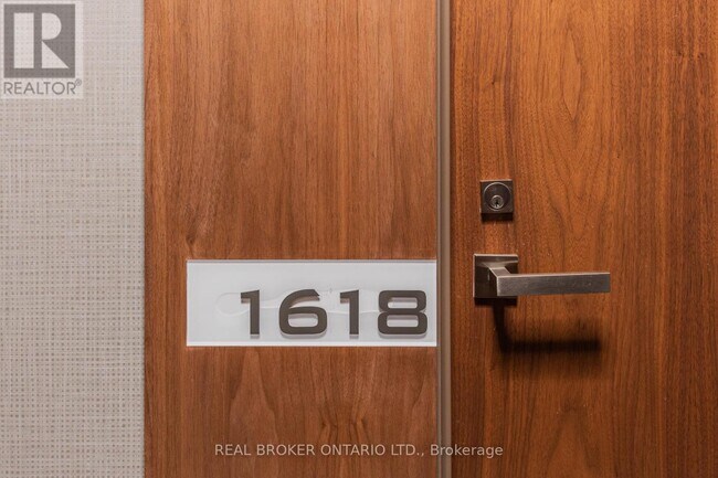 Photo - 275 Village Green Square Unit 1618