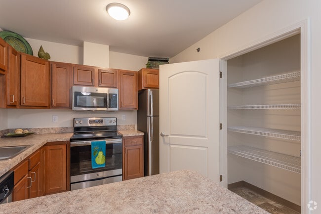 2BD 1BA 825 sq. ft.