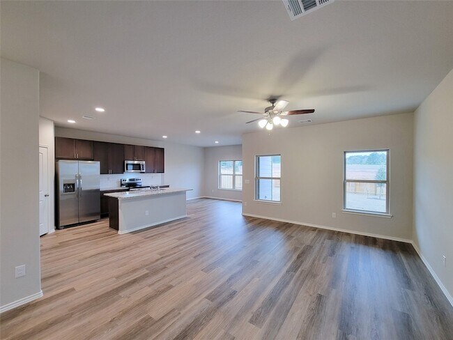 Photo - 942 Amesbury Ct