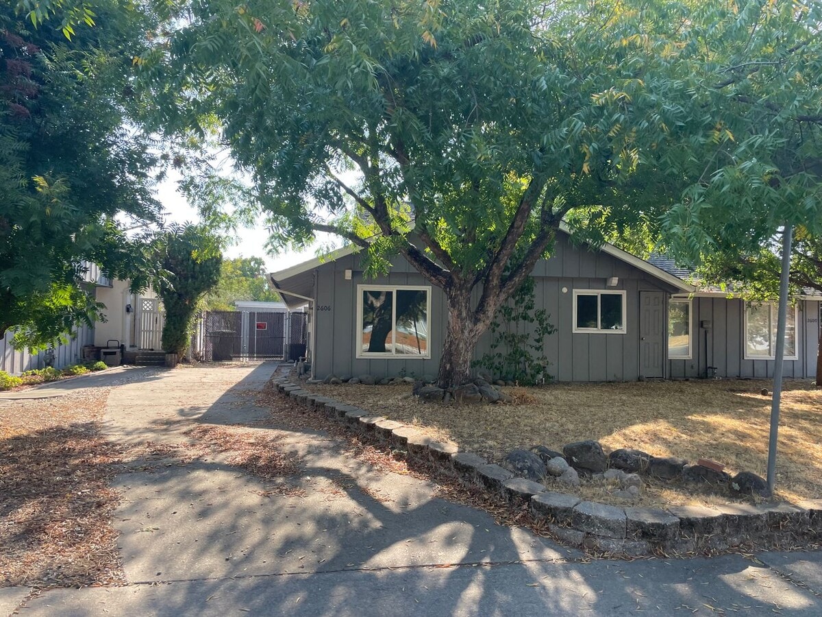 NICE HALF PLEX IN ROCKLIN! COMING SOON! - NICE HALF PLEX IN ROCKLIN! COMING SOON!