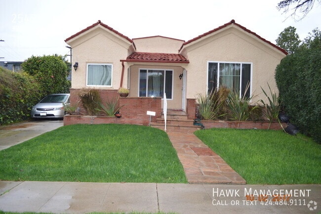 Building Photo - 2545 Carmona Ave Rental