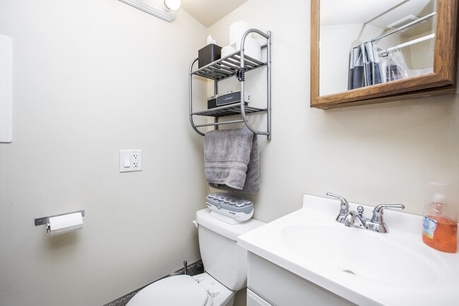 Photo - RARE studio in Bucktown that always rents quickly! Free Laundry! Included Internet! Unit CH