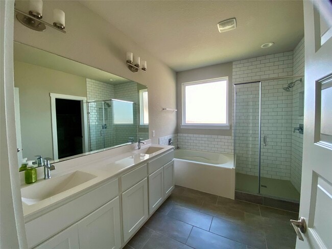 Photo - 28503 Hannahs Harbor Ln
