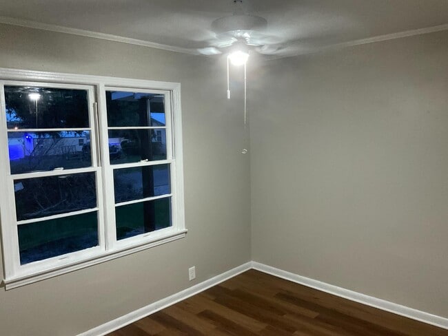 Photo - 184 SW Warren Ave