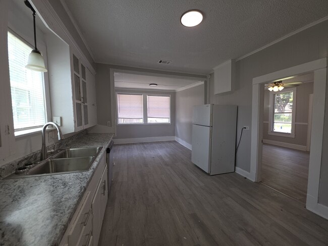 Photo - 1108 W Center St
