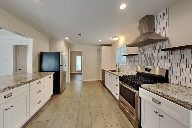 Photo - 2026 Willow Point Dr