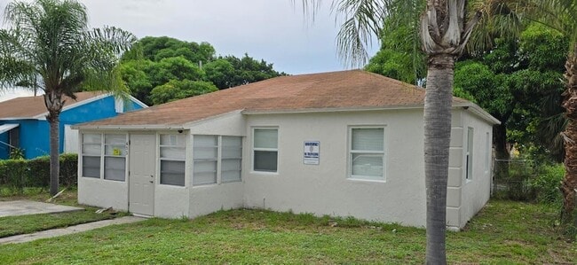 Building Photo - 632 W 2nd St Rental
