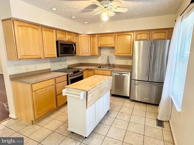 Photo - 105 Staunton Ct