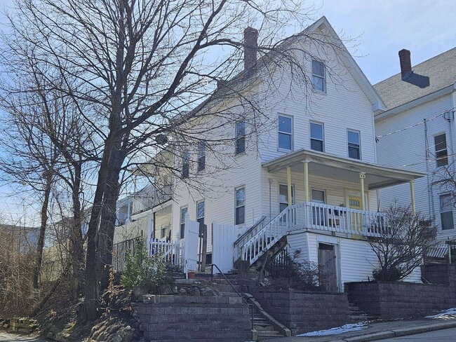 Building Photo - 40 Putnam St Unit 2