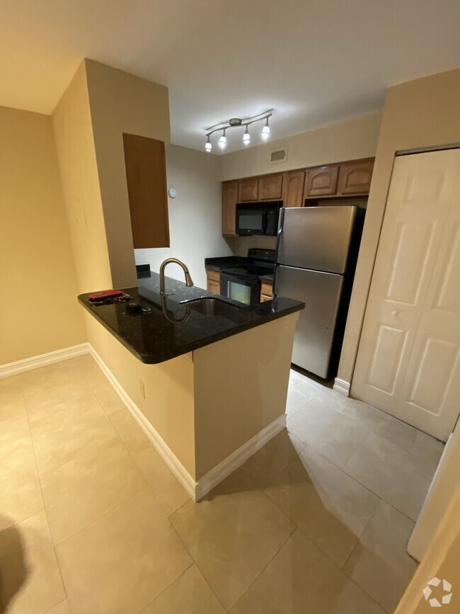 Building Photo - 2820 N Oakland Forest Dr Rental