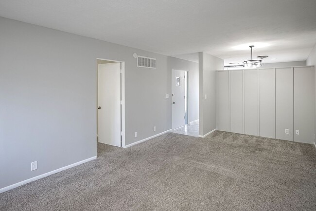 Photo - Spacious 3-Bedroom Apartment in Millard! Unit 15