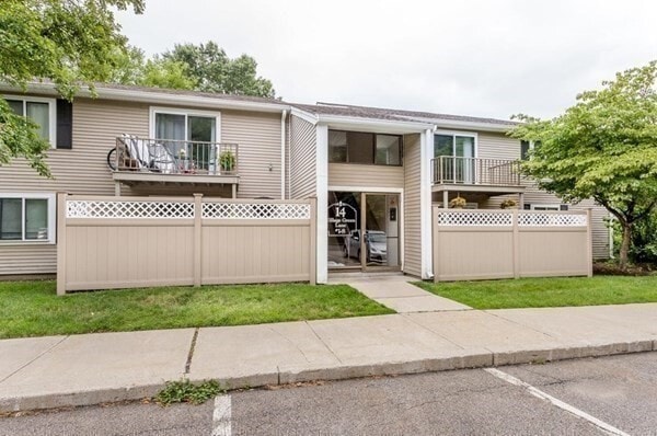 Building Photo - 14 Village Green Ln Unit 7