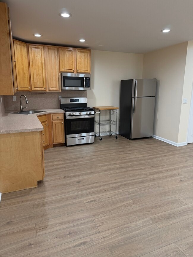 Building Photo - 41 Leonard St Unit First Floor #1