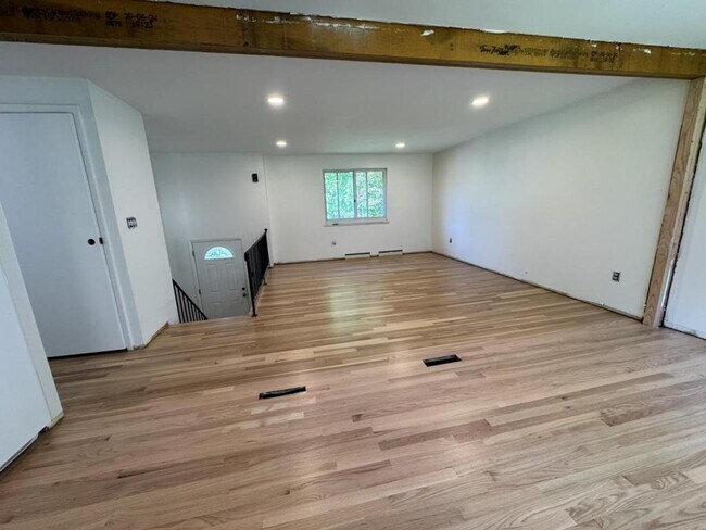 Photo - 111 Treeview Dr