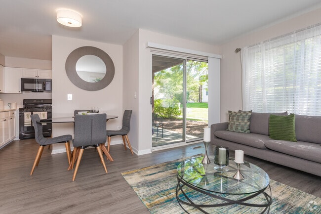 Photo - The Winds at Poplar Creek