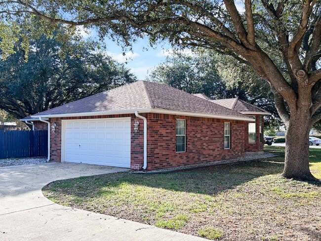Photo - Stately Red-Brick Corner Lot Home in Seguin, TX