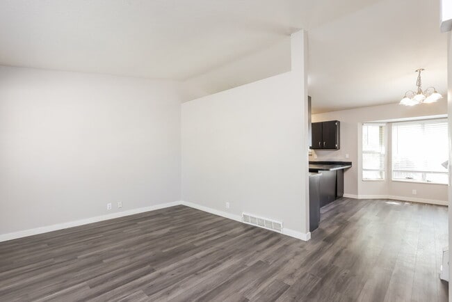 Photo - 5902 Woodview Dr