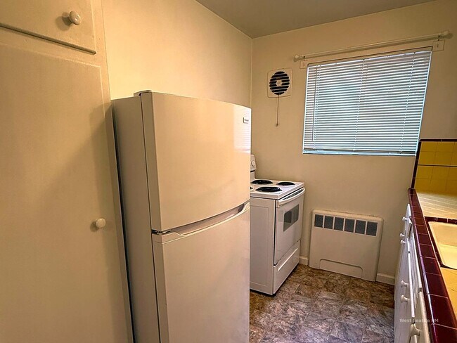 Photo - 1533-1537 California Ave SW (OTP) Unidad 1533 California Ave SW