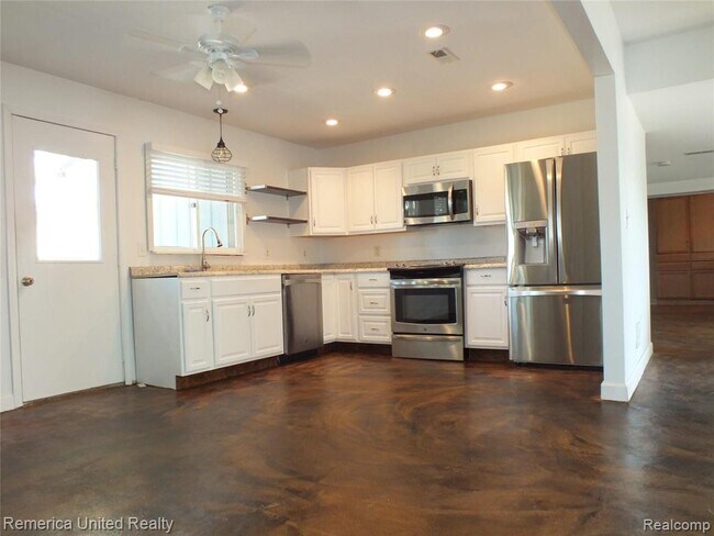 Photo - 23861 Longacre St