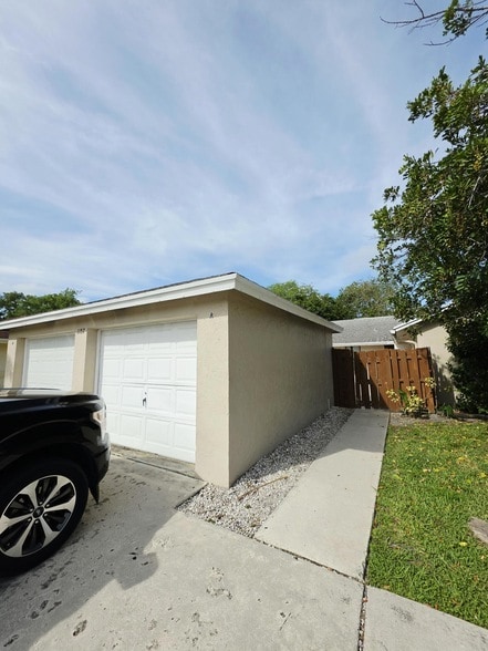 Photo - 1157 Hyacinth Pl