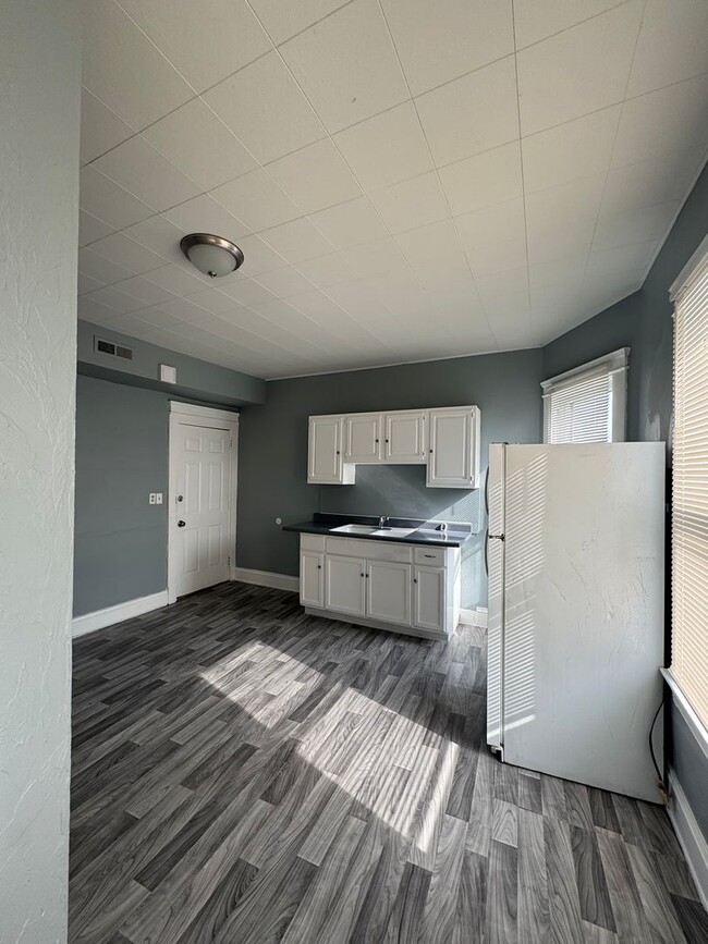 3821 E 55th St Unit 3821 E 55th St - #4