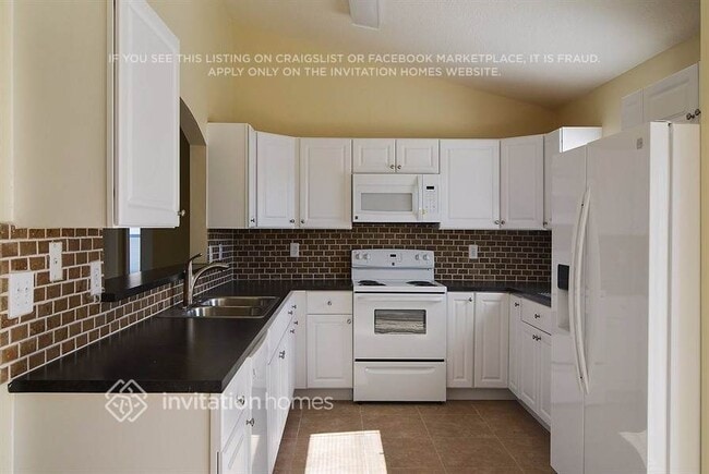 Photo - 356 SW Fig Ave